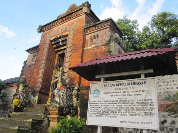 dev-melihat-kerukunan-antar-umat-beragama-di-pura-lingsar-lombok